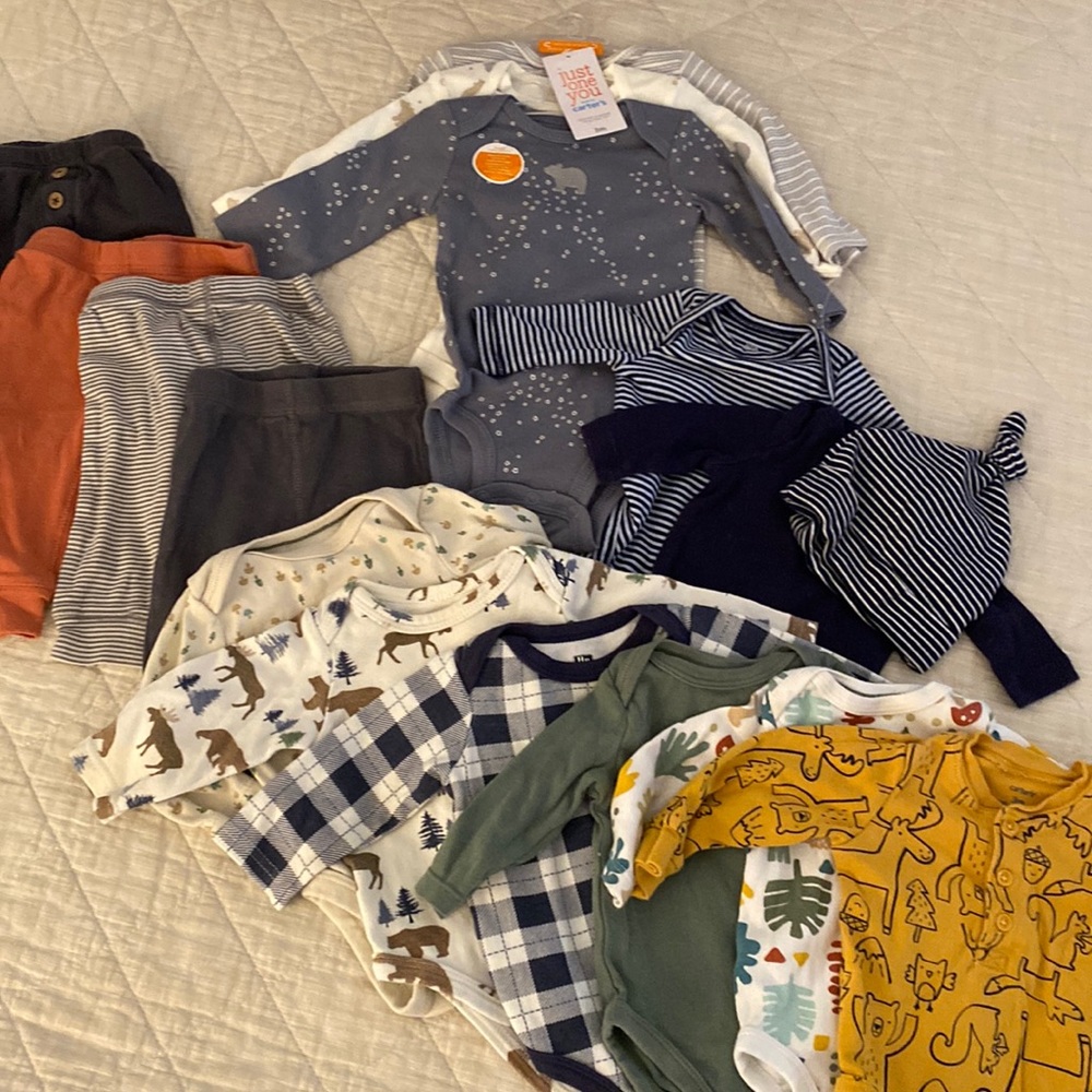 Lot of 0-3 month bodysuits/pants